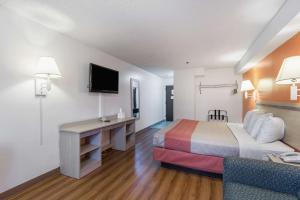 Motel 6-Lawrence, KS