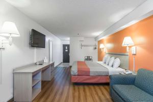 Motel 6-Lawrence, KS
