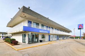 Motel 6-Topeka, KS - Northwest