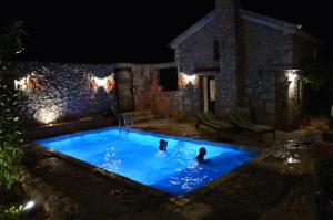 Three Sisters, absolutely unique stone houses, 200 m from the beach