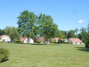 Maisons de vacances Comfortable home with terrace in a pleasant holiday village : photos des chambres