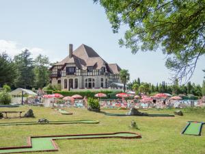 Maisons de vacances Comfortable home with terrace in a pleasant holiday village : photos des chambres