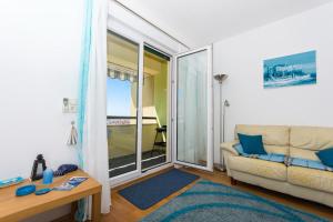 Two-Bedroom Apartment in Okrug Gornji IV