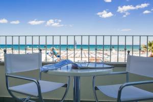 Double Room with Sea View room in Hotel Luxor Beach
