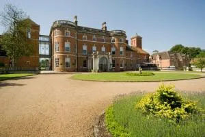 奥克利霍尔酒店 - Dummer