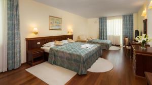 Family Room with Balcony room in Hotel Bacchus