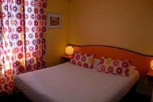 Hotels Hotel Arc En Ciel : photos des chambres