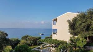 Krouzeri Beach Apartments Corfu Greece