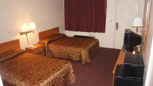 Double Room with Two Double Beds - Non-Smoking room in Red Carpet Inn Albany