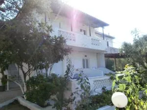 Billy's Amoudi Apartments - Amoudi