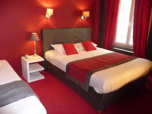 Hotels LOGIS Hotel Du Theatre : photos des chambres