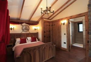 Warwick Castle Hotel & Knights Village
