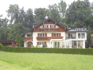 Haus Wilhelm - 3hvězdičkové hotely ve městě Seekirchen am Wallersee