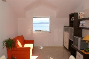 One-Bedroom Apartment with Balcony and Sea View room in Apartments with a parking space Bol Brac - 2899
