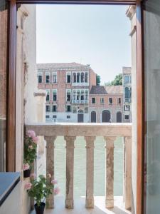Luxury Apartment On Grand Canal by Wonderful Italy