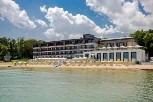 HVD Nympha Hotel - Private Beach & Free Parking - Золоті Піски