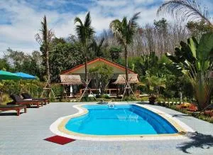 泰国假日度假村 - 董里