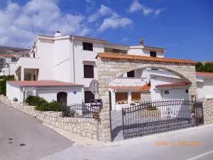 Apartments Lidija - باغ