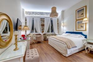 Junior Suite with Side Sea View room in 1844 Suites