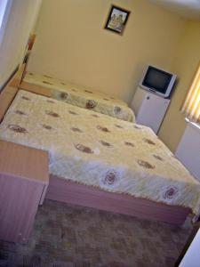 Classic Triple Room room in Hotel Restaurant Vodenitsata