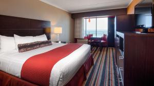 One-Bedroom Suite room in Best Western Plus Sandcastle Beachfront Hotel