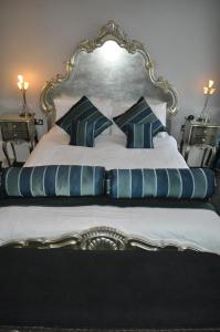 Honeymoon Suite room in Argyll Hotel