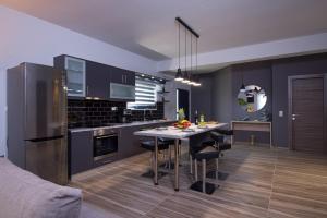 Spacious Maistrali Villa, private pool & garden