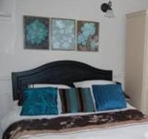 The Castle Bar ROOM ONLY