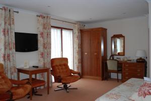 Suite with Balcony room in The Priory Hotel