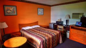 Queen Room room in Nassau Holiday Motel