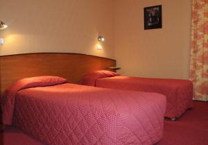 Hotels Logis Des Trois Maures : photos des chambres