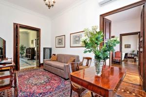 Prestigious Apartment Via Veneto