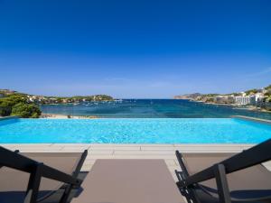 Hesperia Playas De Mallorca hotel, 
Majorca, Spain.
The photo picture quality can be
variable. We apologize if the
quality is of an unacceptable
level.