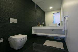 Spacious luxury holiday apartment with a great view, Funchal, free wifi and parking