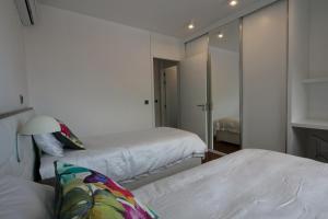 Spacious luxury holiday apartment with a great view, Funchal, free wifi and parking