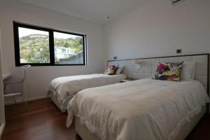 Spacious luxury holiday apartment with a great view, Funchal, free wifi and parking