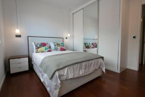 Spacious luxury holiday apartment with a great view, Funchal, free wifi and parking