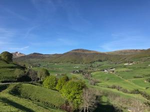 Maisons de vacances Farmhouse with mountain view : photos des chambres