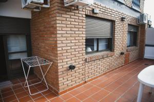 4 PERSONAS A 150 Mts SANATORIO ALLENDE