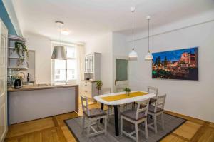 Elegant Central Apartment