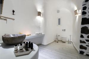 Fira Deep Blue Suites