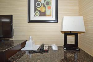 King Room - Disability Access room in Corona Hotel New York - LaGuardia Airport