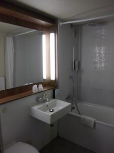 Hotels Campanile Villennes-Sur-Seine - Poissy : Room Next Generation - 1 Double Bed with 1 Junior Bed