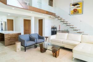 3BR 3BA Modern Paradise Loft Condo in Gated Community w Daily Housekeeping