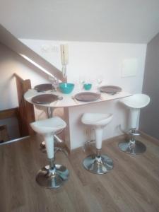 Appartements Lumineux T2 Vieille ville 3pers parking gratuit - by La Source d'OrFee : photos des chambres