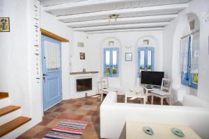 Villa Yviskos Traditional Home Paros Greece