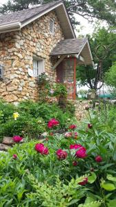 Rock Cottage Gardens B&B