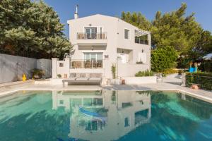 Athens Hills Villa
