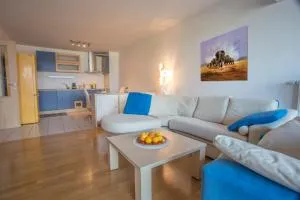 Apartment Mountain and Sea View - 斯楚雅