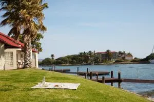 First Group Port Owen Marina - 韦尔德里夫